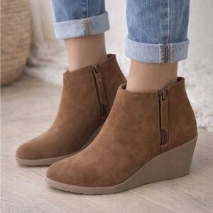 BOBS Wedge Ankle Boots Brown Suede Zip Booties Size 10 Comfy